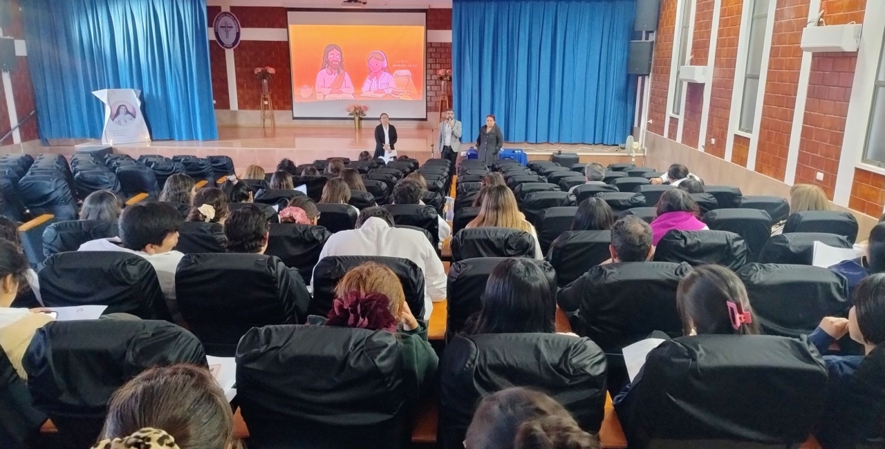 Nuestros funcionarios/as participan en el encuentro reflexivo del mes de abril